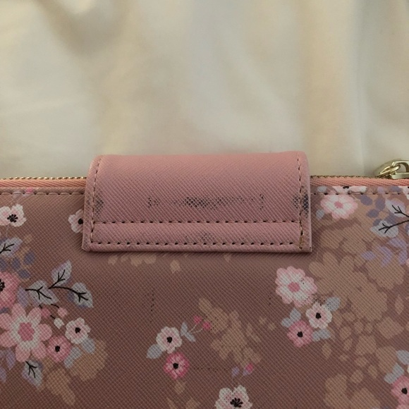 NWOT - Floral Wallet - Picture 4 of 5